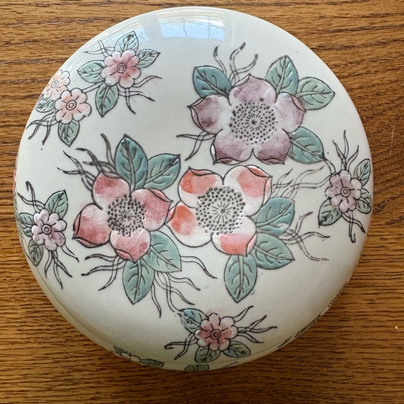 Vintage Grandmillennial cottage core pastel Floral Ceramic shallow bowl with lid - Picture 2 of 6